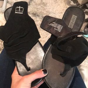 Black flats/ Sandler’s